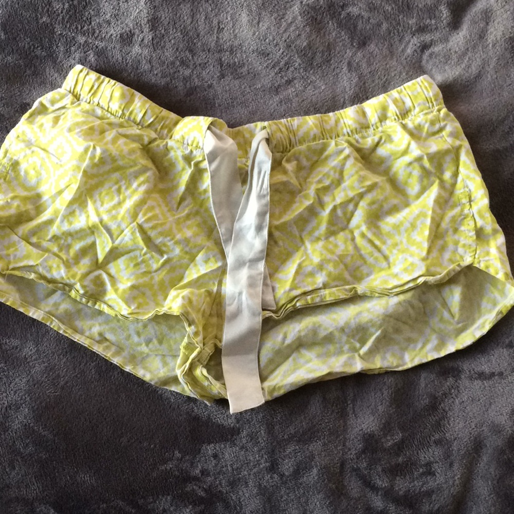 Patterned pajama shorts